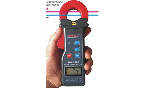 �Q��©�����